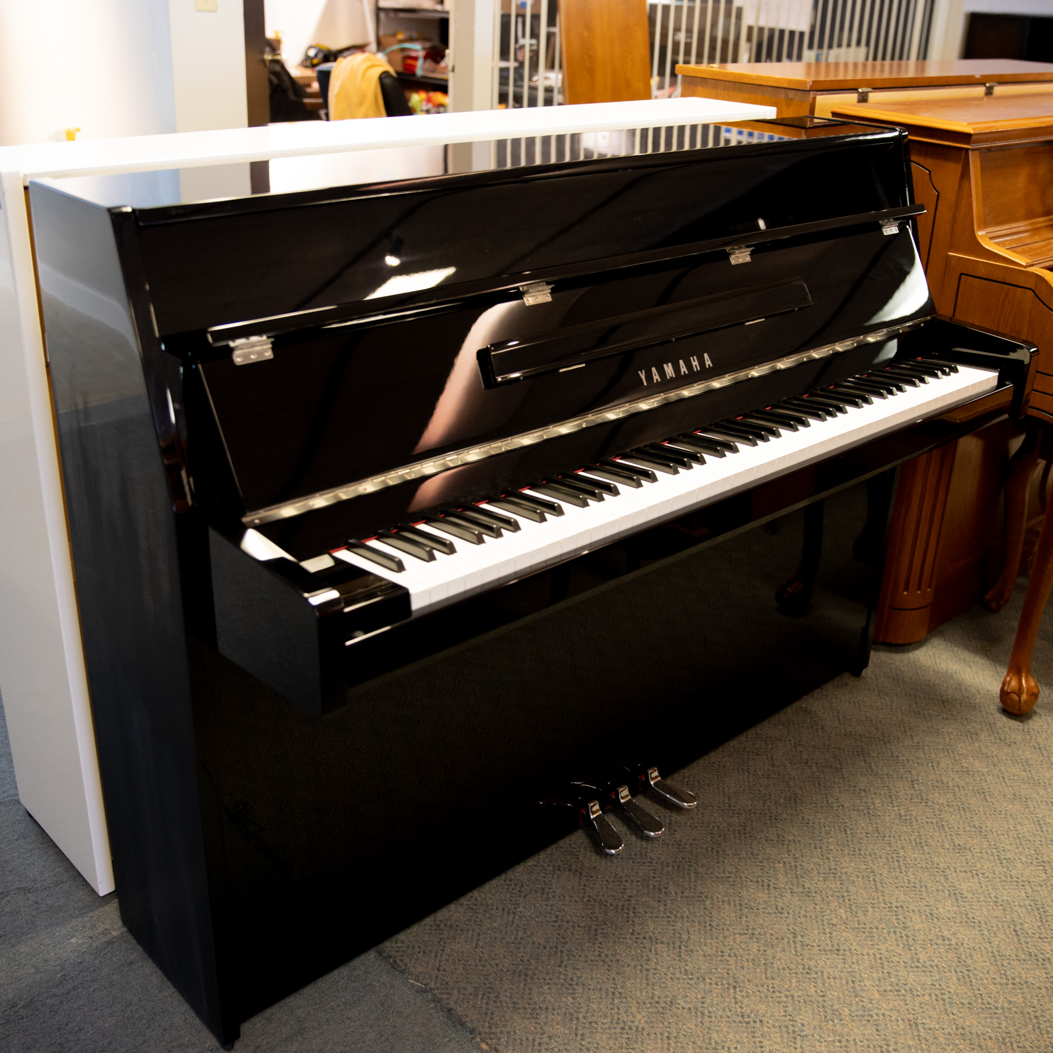 Yamaha B1 PE, Piano Vertical