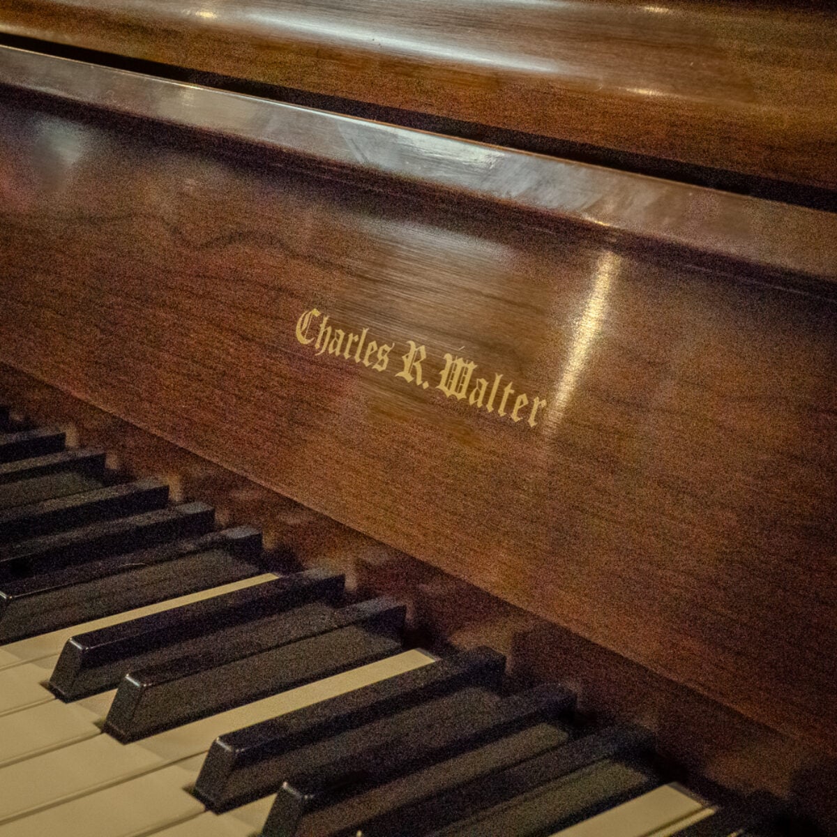 Charles Walter 1520 Console Piano