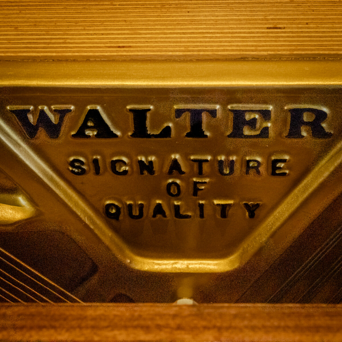 Charles Walter 1520 Console Piano