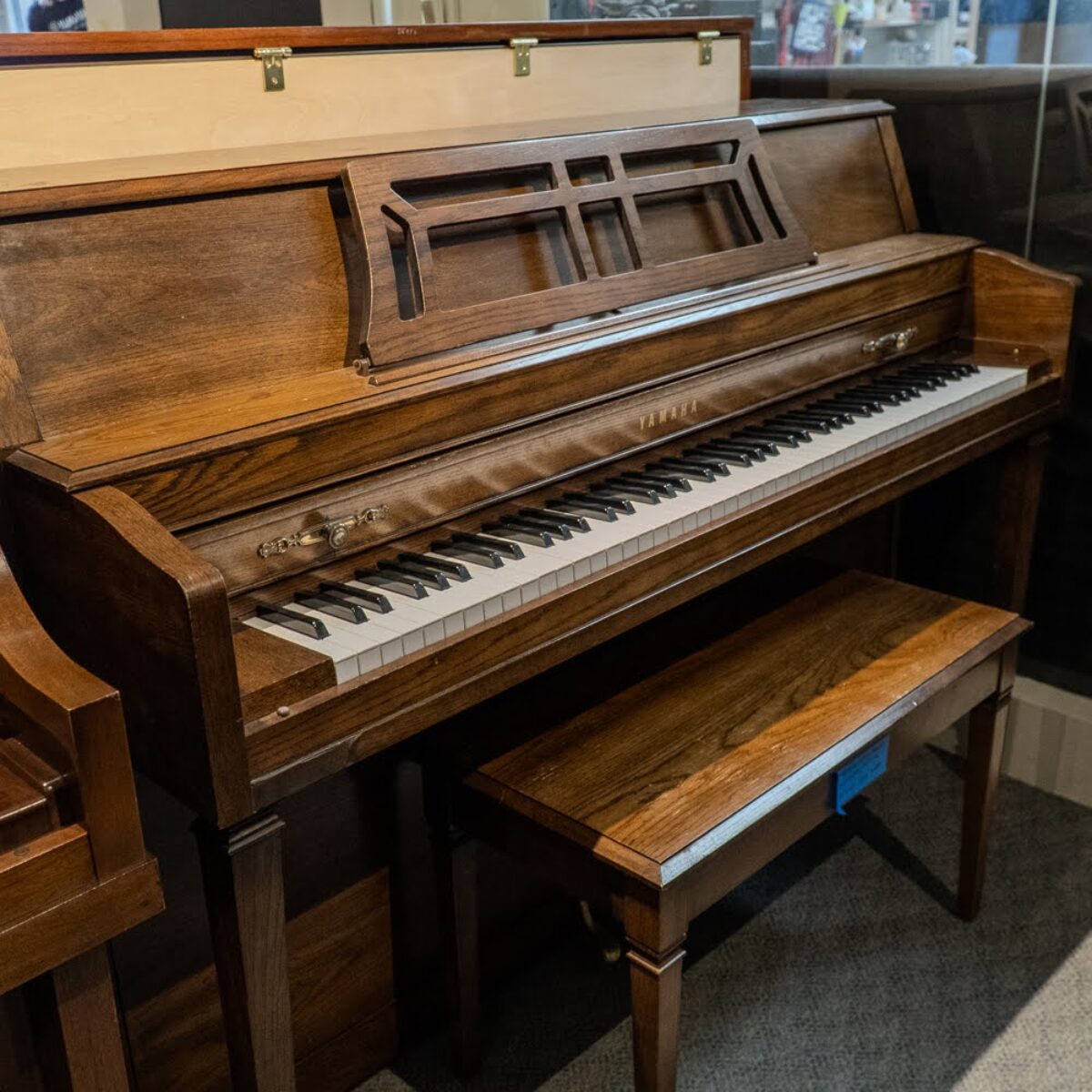 Yamaha M302 Console