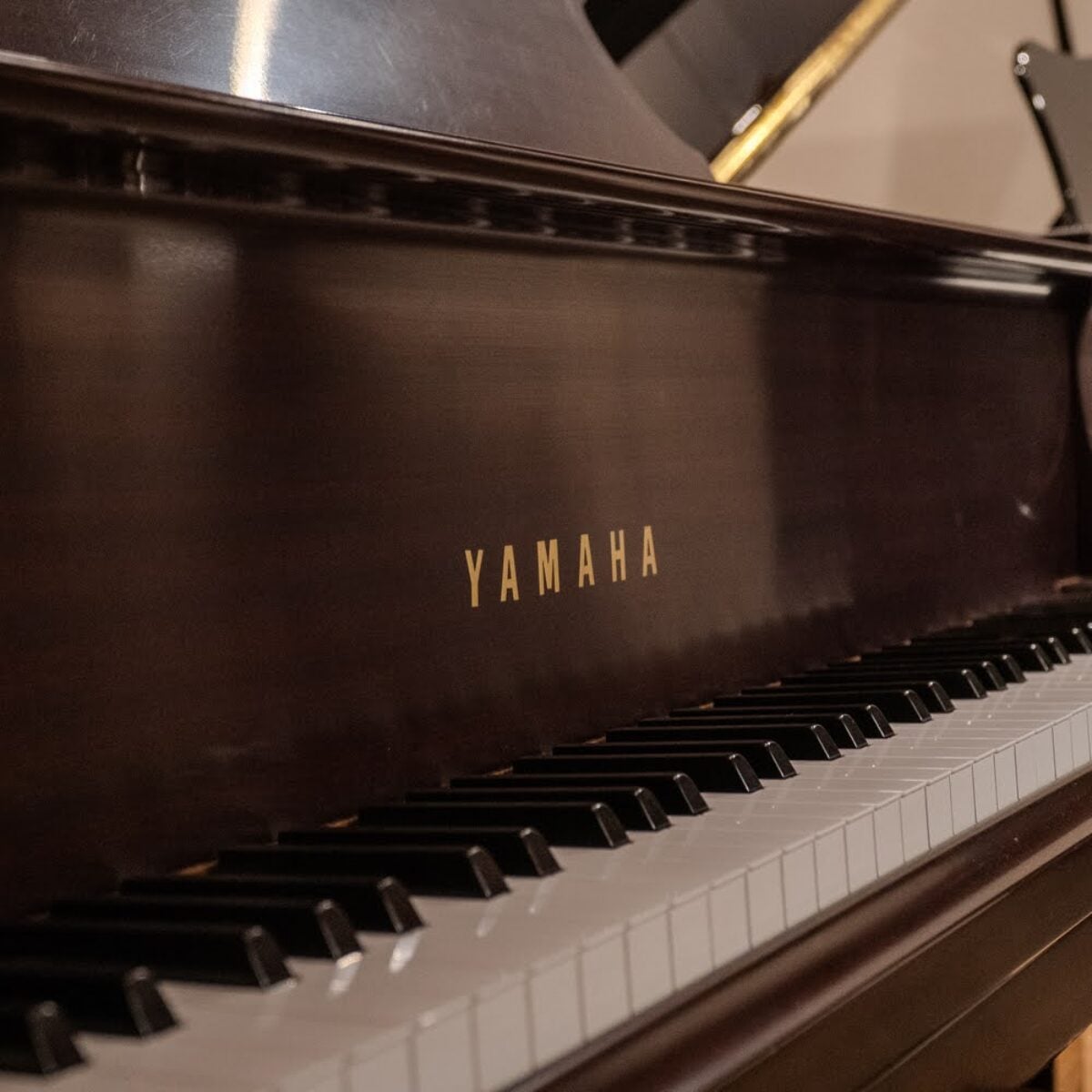 Yamaha GB1K G “Georgian” Baby Grand